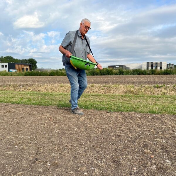 Aart den Hollander BV. zaait alle wildbloemen, akkerranden en wildmengsels van Ten Have Seeds.